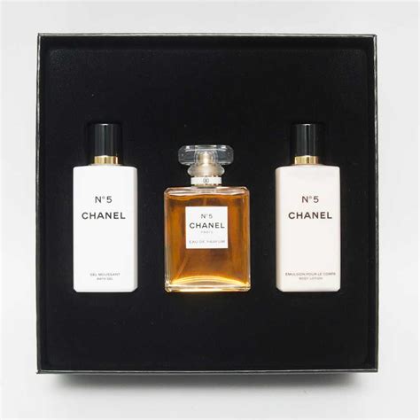 no5 chanel white box women|chanel no 5 gift box.